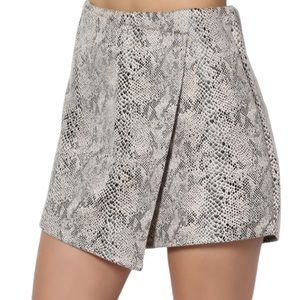 snakeskin print shorts/skirt